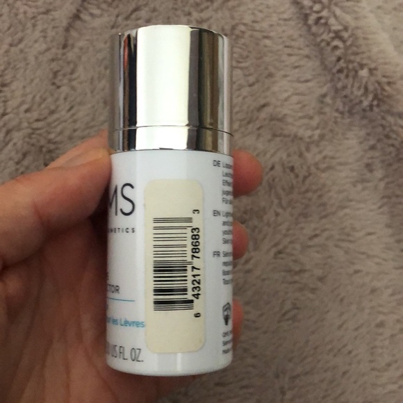 QMS lip line corrector 15ml - Picture 3 of 5